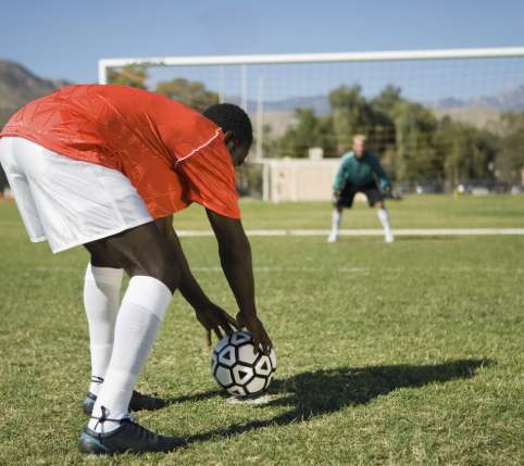 latihan-mengasah-akurasi-tendangan-penalti-sepak-bola