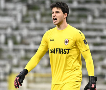 senne-lammens-tidak-satu-level-dengan-peter-schmeichel