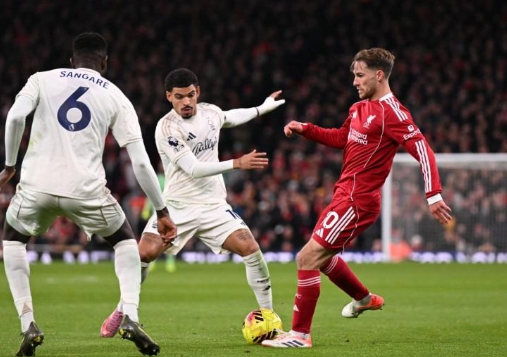 arne-slot-akan-bertanggung-jawab-atas-kekalahan-liverpool