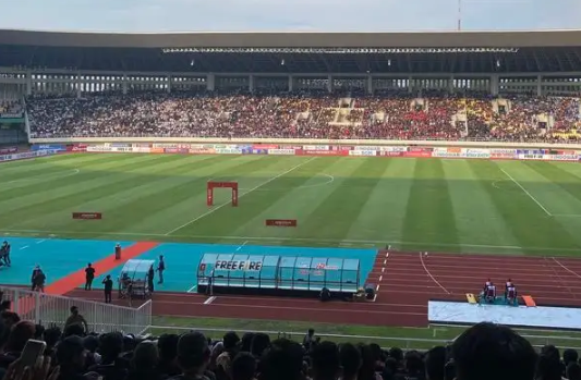 supporter-sepak-bola-sebagai-jiwa-atmosfer-stadion