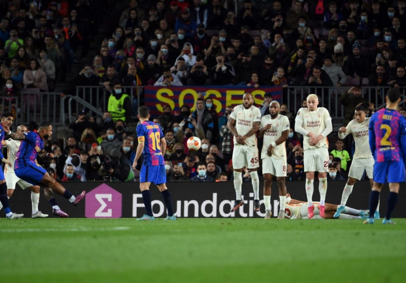 Akurasi tendangan bebas sebagai pemecah kebuntuan laga