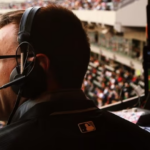 Peran Komentator Dalam Menghidupkan Suasana Pertandingan Sepakbola